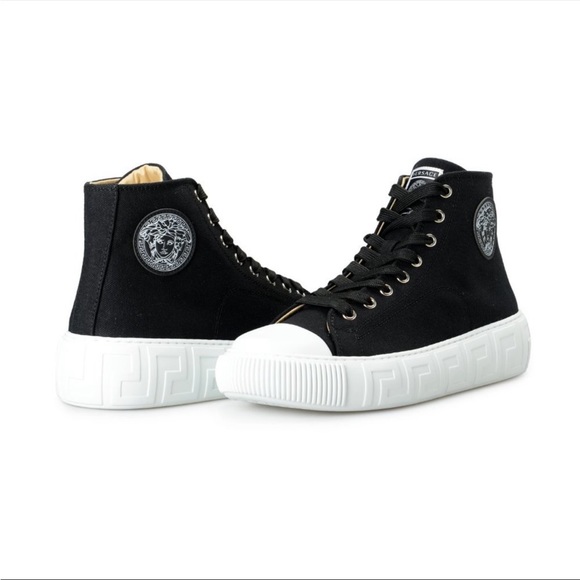 Hi folks, I'm selling these new Versace canvas sneakers - Picture 1 of 3